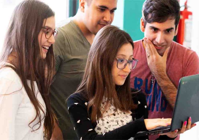 Jóvenes de todo el país pueden capacitarse en programación y testing￼