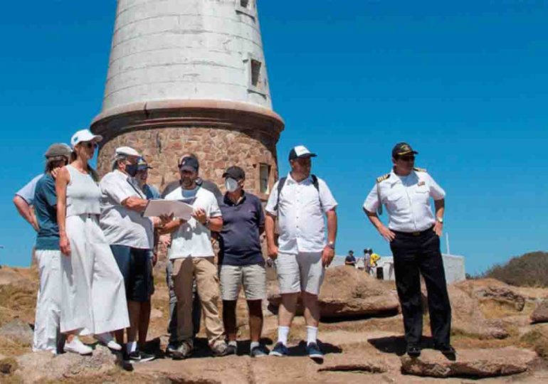 Lacalle Pou visitó la isla de Lobos en Punta del Este