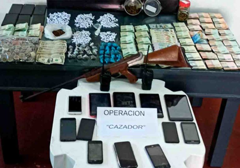 Más de 165.000 pesos, 497 envoltorios de clorhidrato de cocaína,  marihuana y un revólver incautados durante la operación “Cazador” en  Maldonado