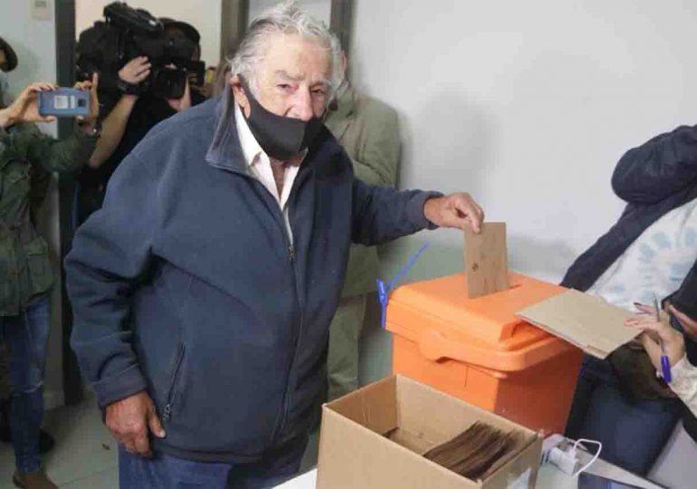 José Mujica dijo, al emitir su voto, que luego del resultado del referéndum “no hay triunfo ni derrota”