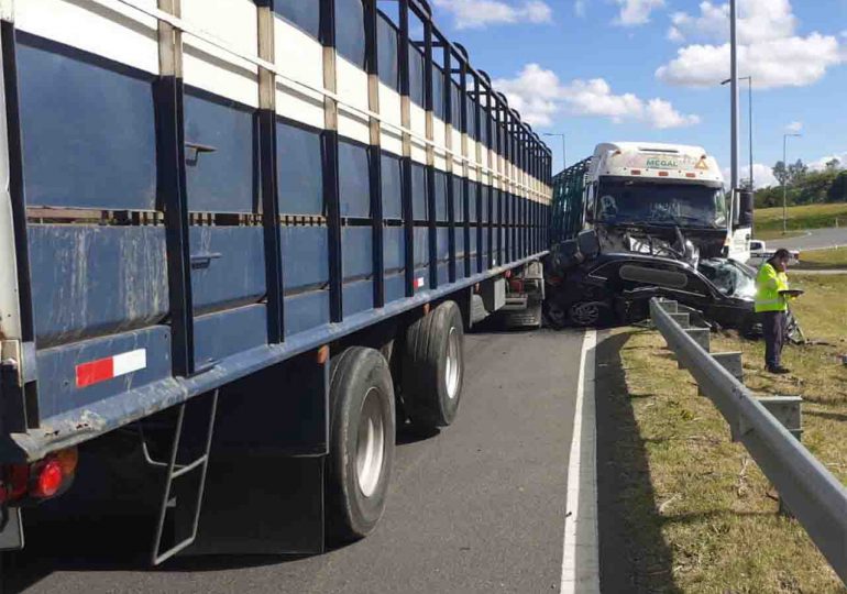 Siniestro de tránsito fatal en ruta 8 | dos muertos y un niño grave