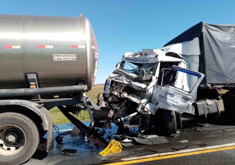 Choque por alcance entre dos camiones en Ruta 2