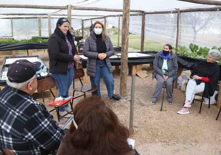 IDM brinda herramientas sobre huerta hidropónica a adultos mayores y personas en situación de discapacidad