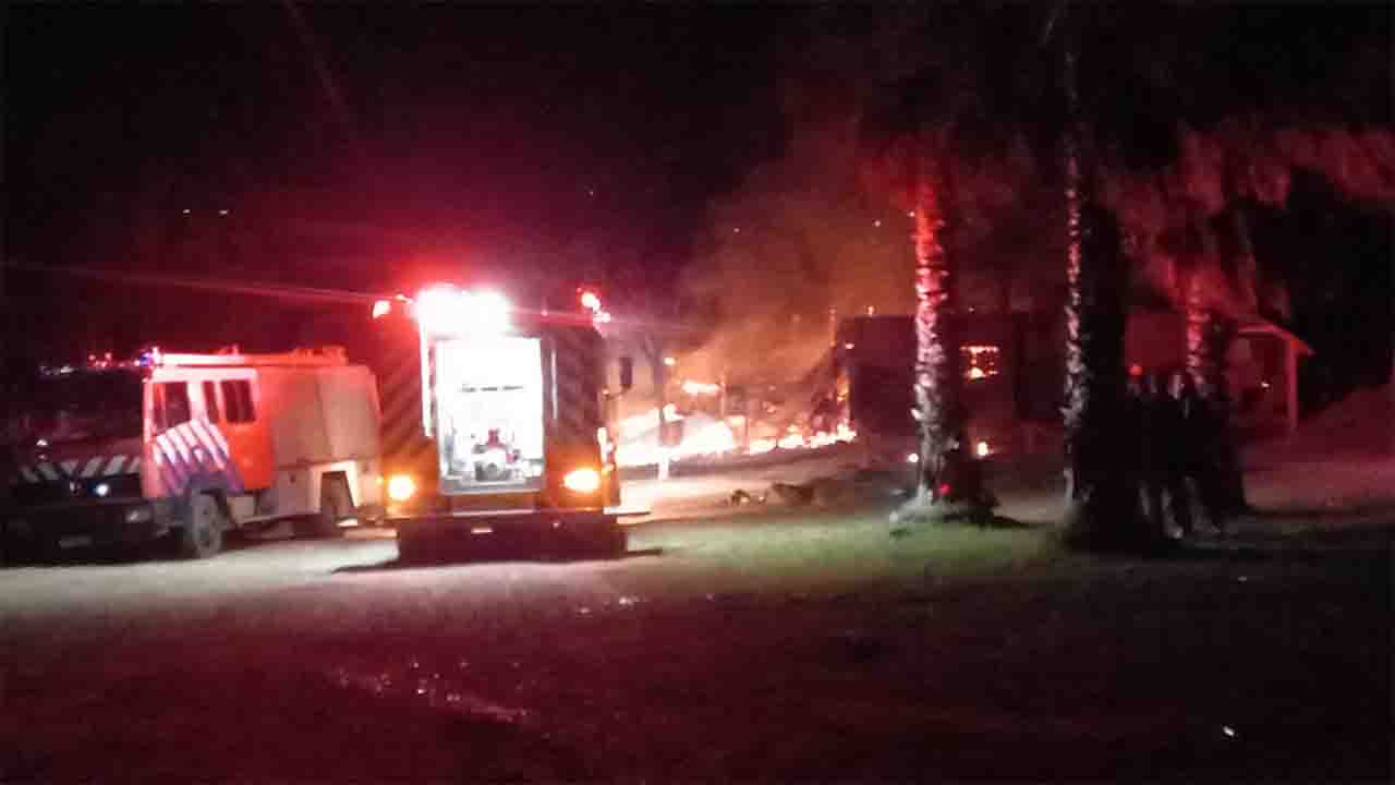 Pérdidas totales en el incendio desatado anoche en el Rancho Tacuarí