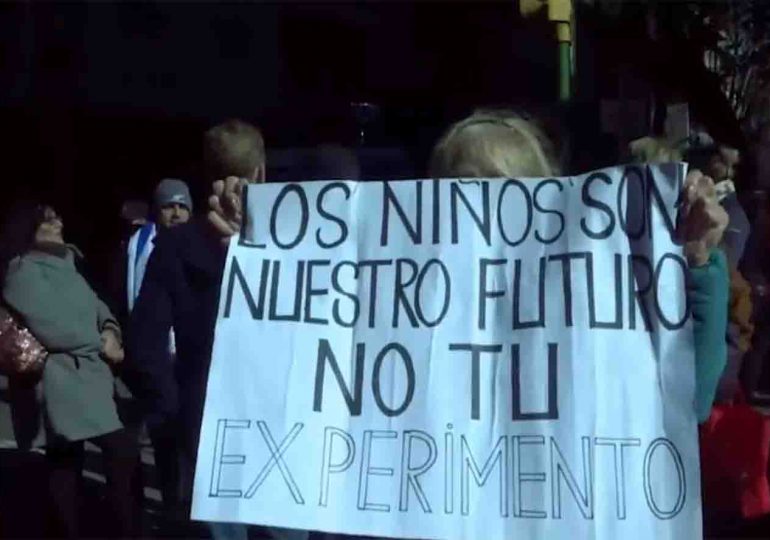 Justicia suspendió vacunación contra la covid-19 en menores de 13