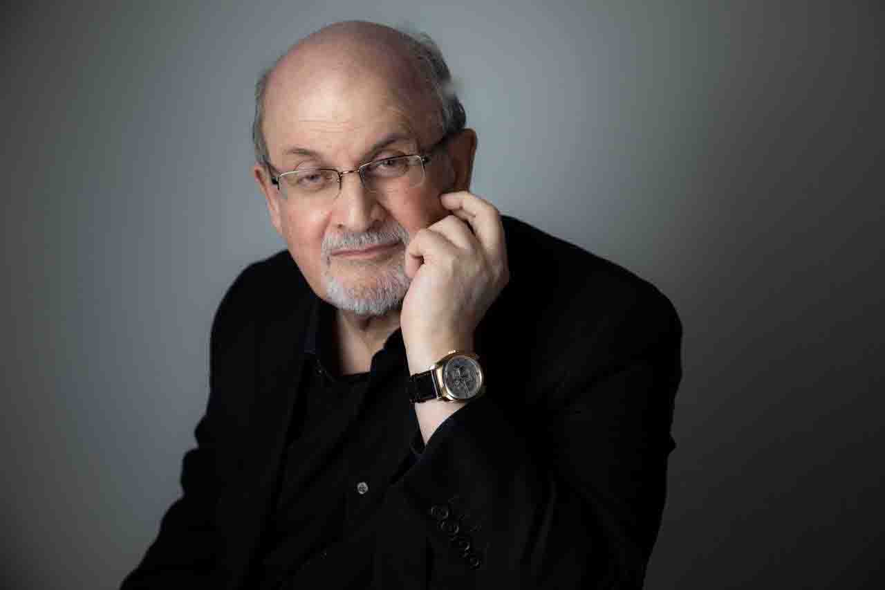 El Escritor Salman Rushdie Sobrevive Con Respiración Asistida Y Podría Perder Un Ojo Tras El 4575