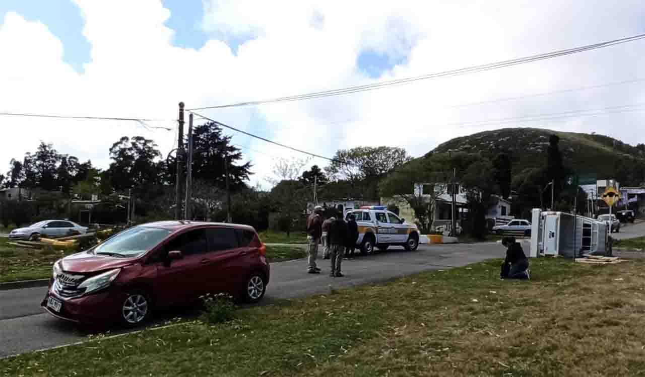 Choque entre un auto y una camioneta en Piriápolis