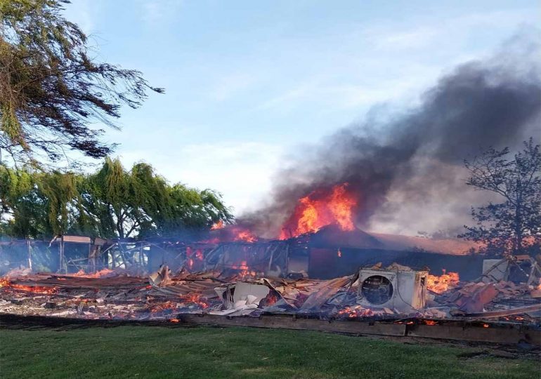 Incendio en una casa grande de construcción liviana