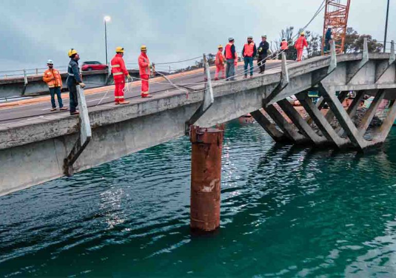 Puente de la Barra; Se colocó primer pilote que reposa en el lecho del arroyo y se trabaja en el segundo