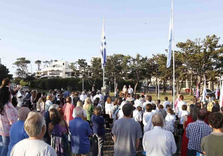 En Maldonado por primera vez niños argentinos juraron su bandera