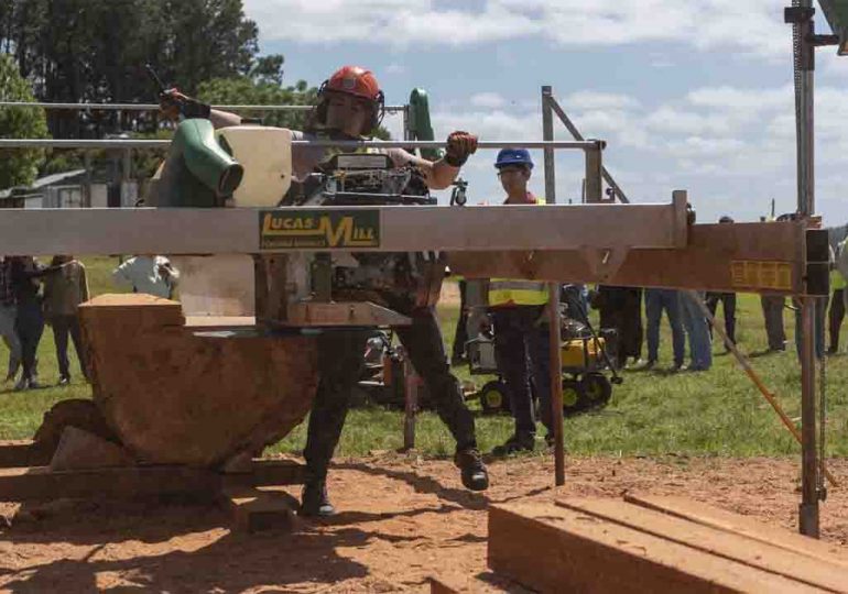 ¿Cómo es el aserradero móvil de UTU, manejado por estudiantes, que permite fabricar elementos en madera y mejorar las Instalaciones Agrarias de la Universidad?