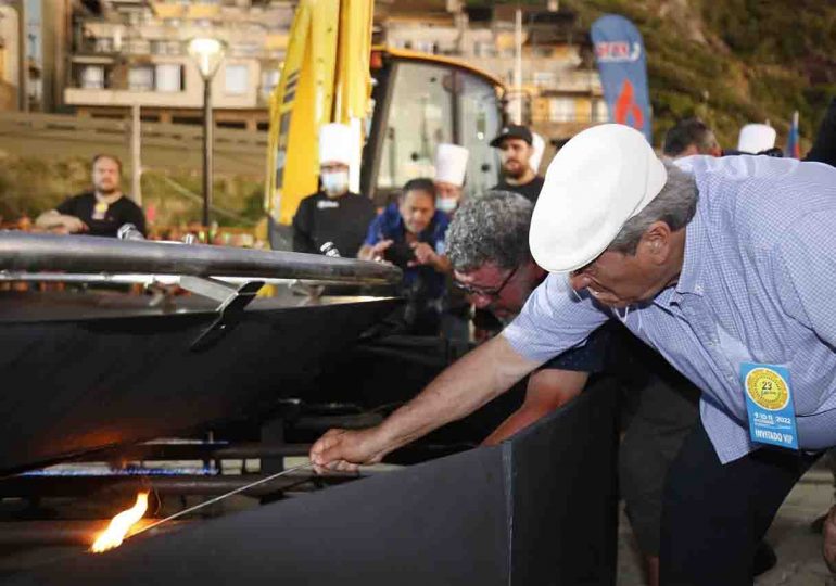 Antía encendió fuego de la Paella Gigante y destacó a Piriápolis como destino en una temporada que ya destaca