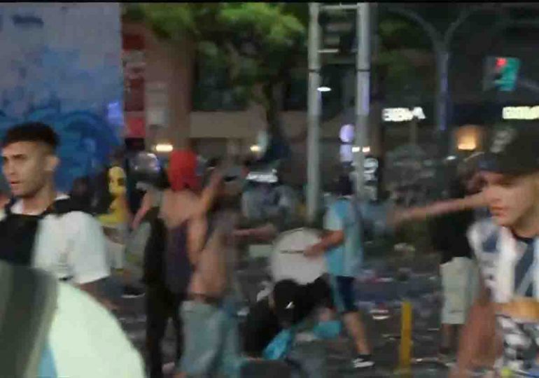 En Argentina, incidentes en el Obelisco tras los festejos: al menos 14 detenidos y 10 policías heridos