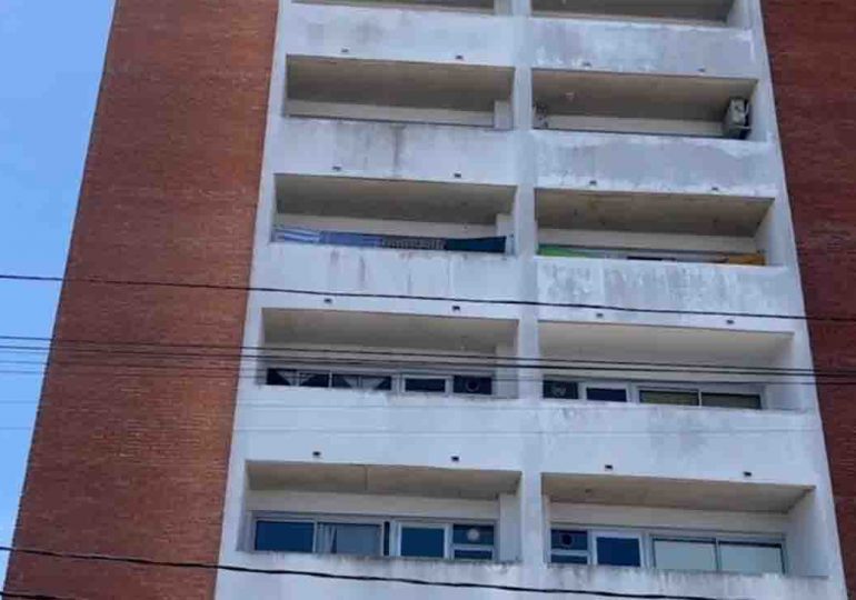 Investigan la muerte de una mujer que cayó desde un edificio en el centro de Maldonado