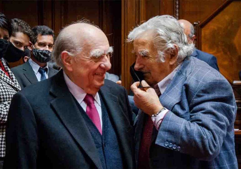 Lacalle Pou invitó a Mujica y Sanguinetti para que lo acompañen a la asunción de Lula Da Silva como presidente de Brasil