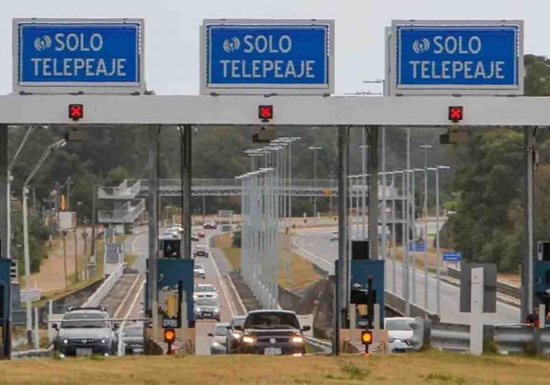 Rebaja en telepeaje tras quejas de turistas