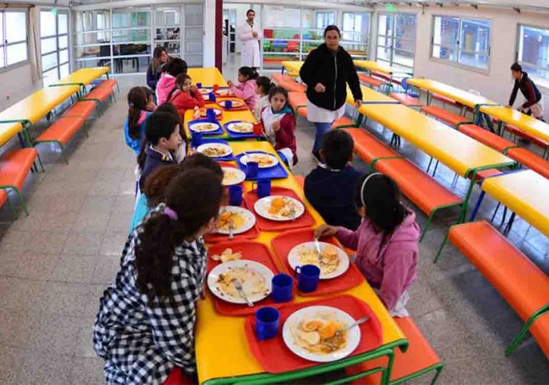 Alimentación en escuelas públicas llegará a unos 13.000 estudiantes este verano