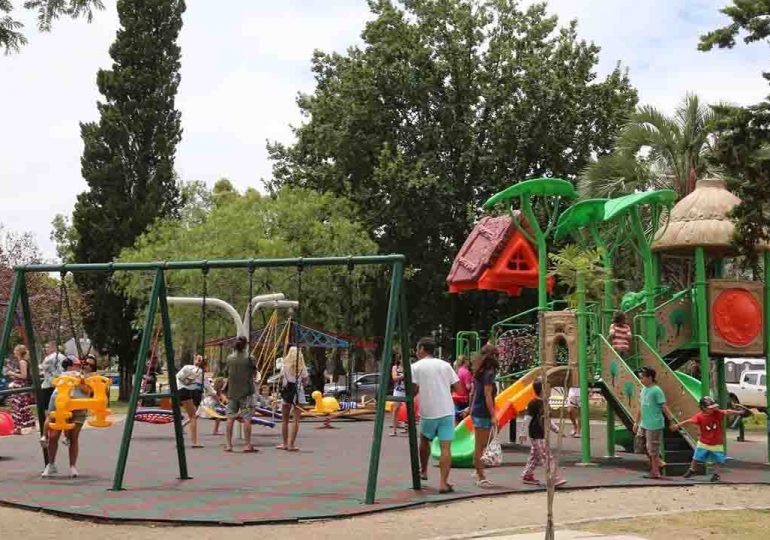 Fin de semana al tope de residentes y turistas aprovechando los parques públicos que ofrece Maldonado