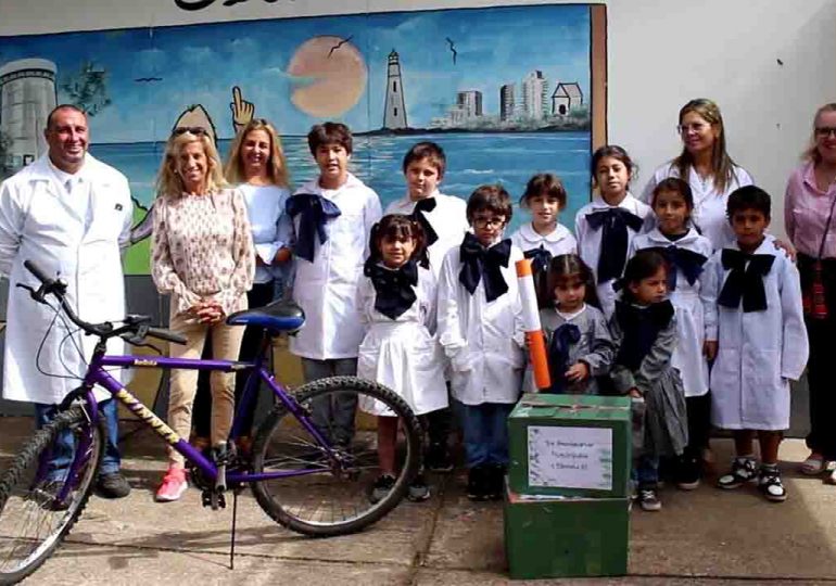 Funcionarios municipales realizaron donación de útiles escolares a escuelas del departamento