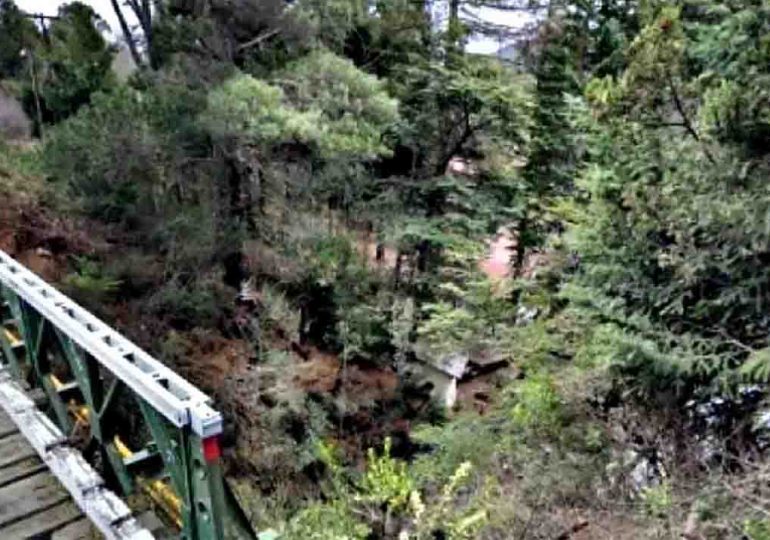 Murió un turista uruguayo tras caer desde un puente cerca de Bariloche