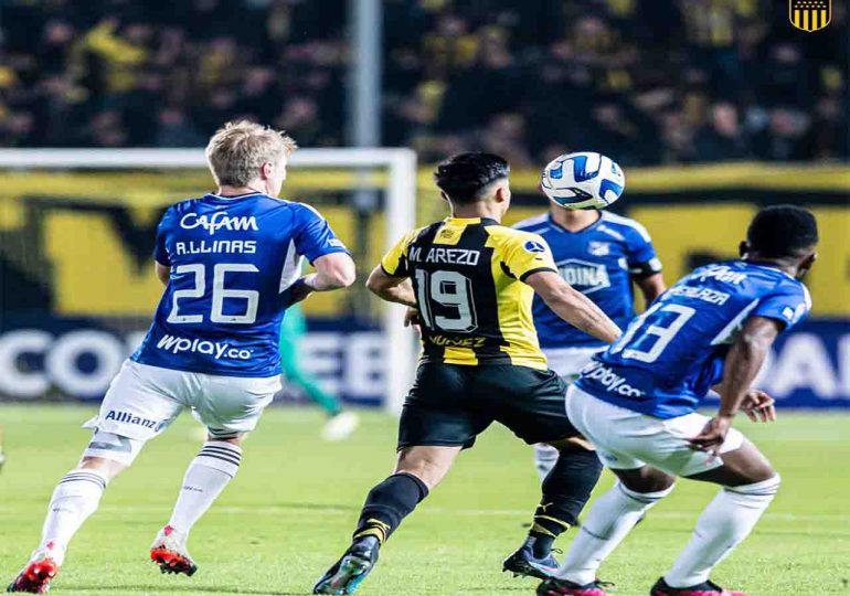 Peñarol perdió 2-0 con Millonarios en el Campeón del Siglo por la segunda fecha de la Copa Sudamericana