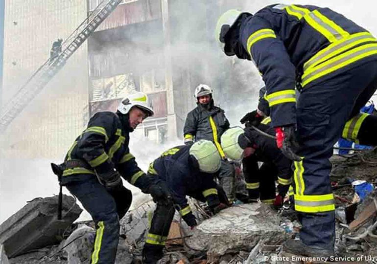 Al menos 12 personas mueren en ataques rusos en Ucrania