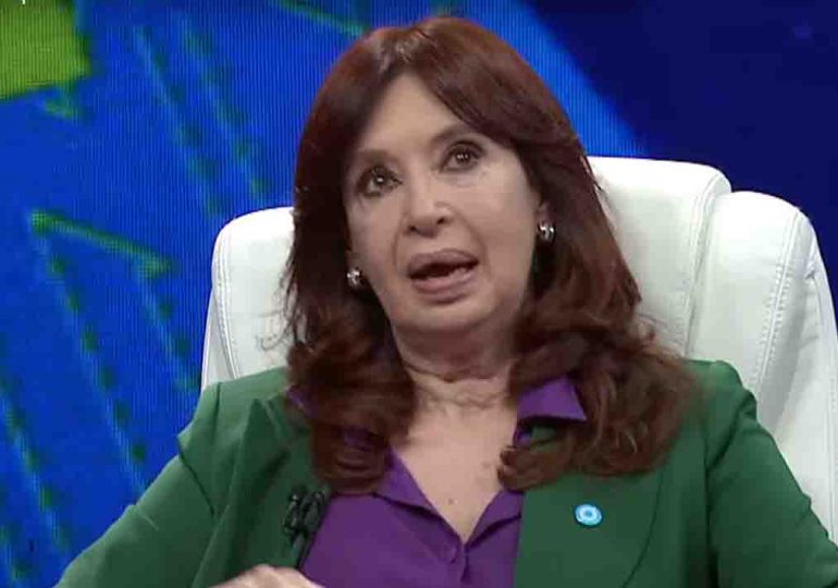 Cristina Kirchner ratificó que no será candidata y recalcó: "Estoy en libertad condicional"