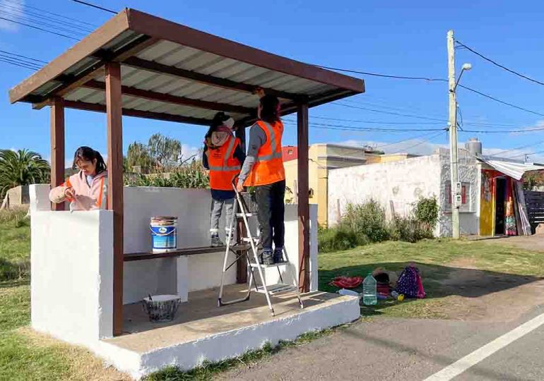 Jornales Solidarios en coordinación con Obras Piriápolis acondicionan espacios de uso público