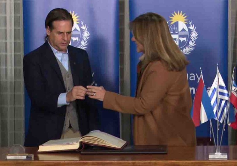 Presidente Lacalle Pou regresó al país tras cumbre de líderes europeos y latinoamericanos en Bruselas