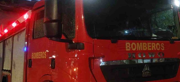 Bomberos extinguieron incendio en una vivienda de Pueblo Obrero