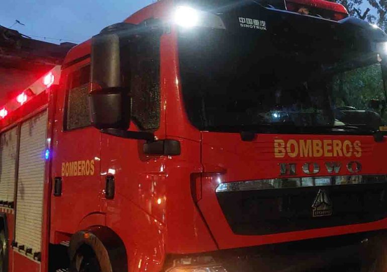 Bomberos actúan en Playa Hermosa y Pueblo Obrero para controlar incendios