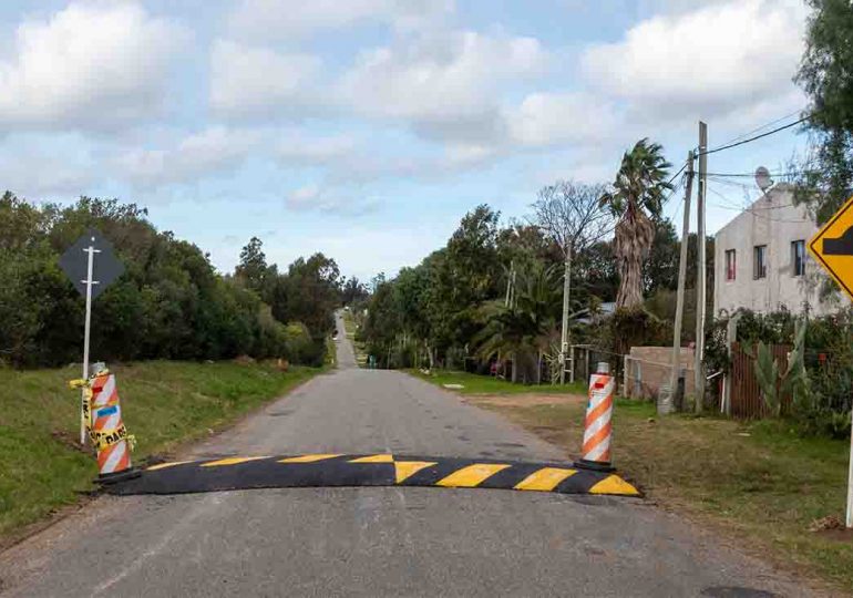 Colocan reductores de velocidad en "Camino de La Gloria"