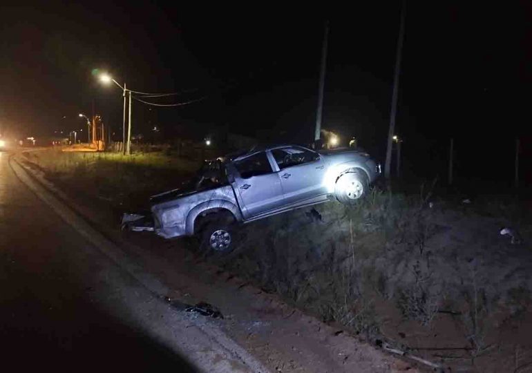 Un muerto y dos heridos en vuelco de camioneta