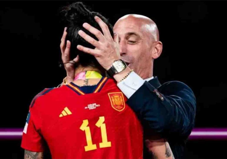 La FIFA suspende con carácter provisional a Rubiales