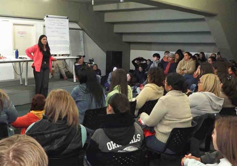 Importante convocatoria generó la temática noviazgos libres de violencia