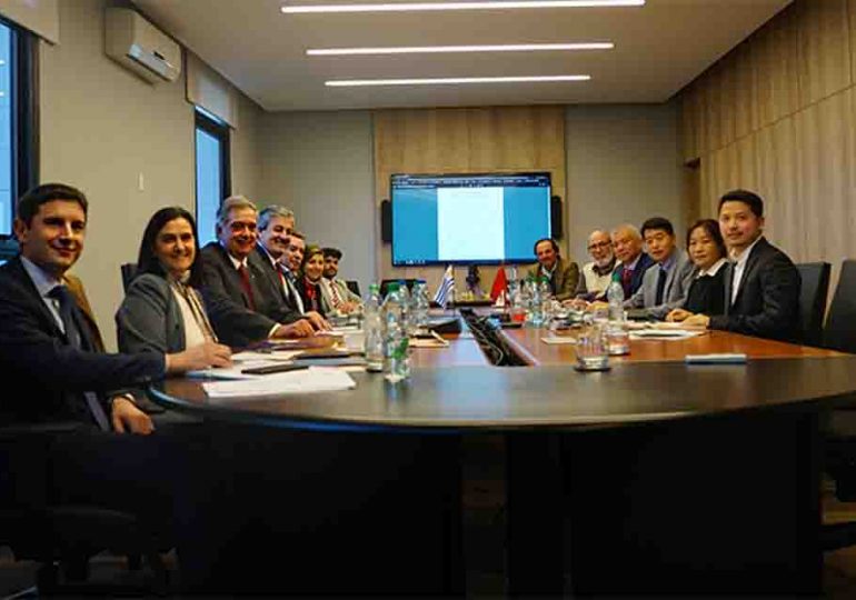 Delegación china de CIQA fue recibida por ministro de Ganadería y autoridades de INAC
