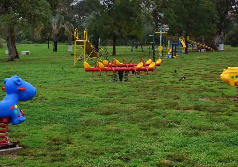 Plazas de los barrios de Maldonado siguen sumando más juegos