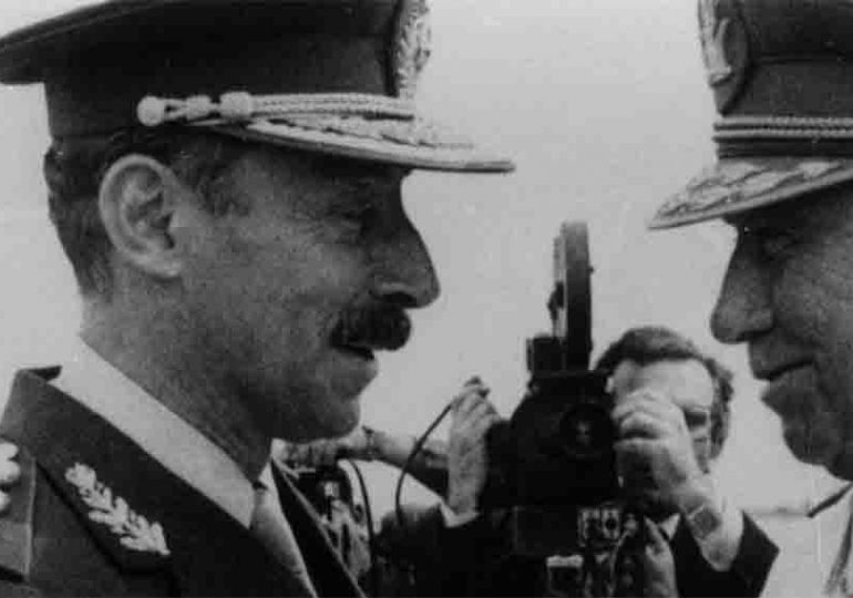 Argentina retira condecoraciones a Augusto Pinochet