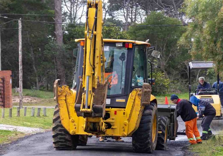 Recuperan calles del barrio La Falda de Piriápolis