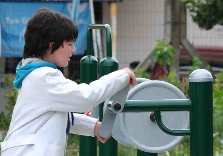 Instalaron juegos infantiles en la Escuela Especial 80 de San Carlos