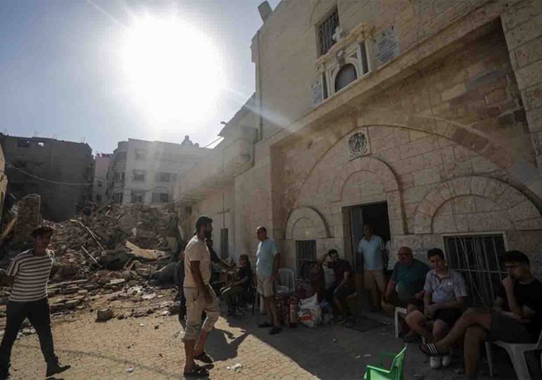 Hamás denuncia que un bombardeo israelí contra una iglesia en Gaza ha causado al menos 16 muertos