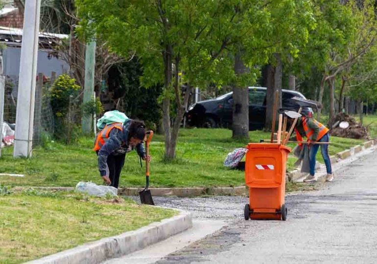 El Municipio de Piriápolis trabaja en la limpieza y mantenimiento de calles y áreas verdes