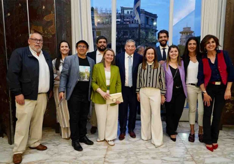 Empresarios, deportistas y famosos argentinos participaron de la tercera edición de orillas solidarias organizado por Uruguay en Argentina