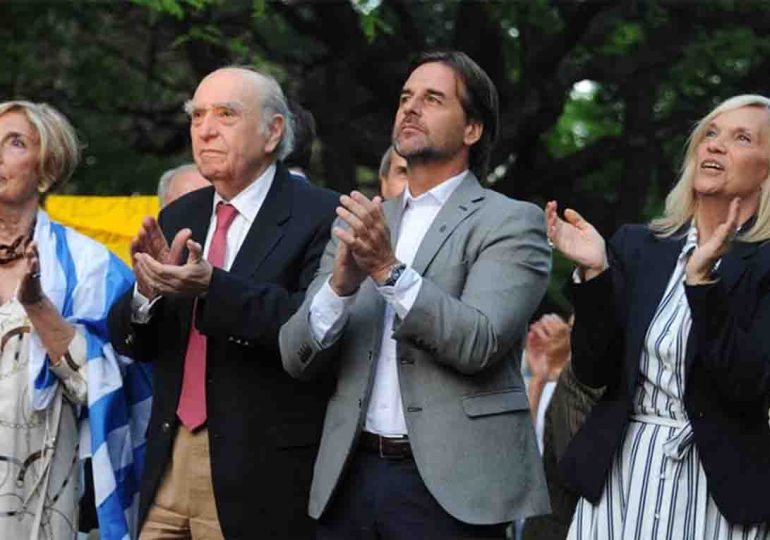 Lacalle Pou participó en conmemoración por el 40.° aniversario del Acto del Obelisco