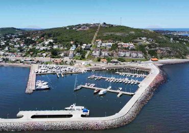 Siniestro marítimo en el puerto de Piriápolis: buque español colisionó con una embarcación amarrada