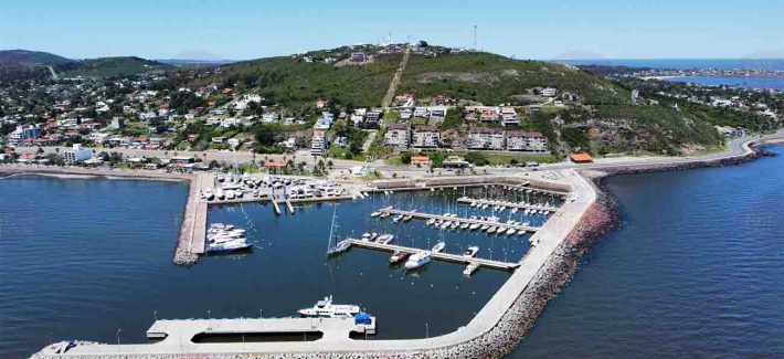 Siniestro marítimo en el puerto de Piriápolis: buque español colisionó con una embarcación amarrada