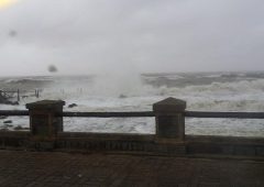 Alerta naranja por vientos de hasta 90 km/h y fuerte oleaje en Maldonado