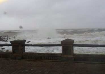 Alerta naranja por vientos de hasta 90 km/h y fuerte oleaje en Maldonado