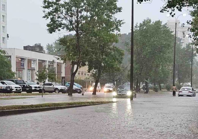 Población debe moverse con precaución por acumulados de agua que dificultan circulación en Maldonado y Punta del Este