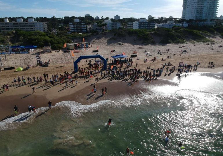 220 nadadores completaron la primera travesía a nado del año